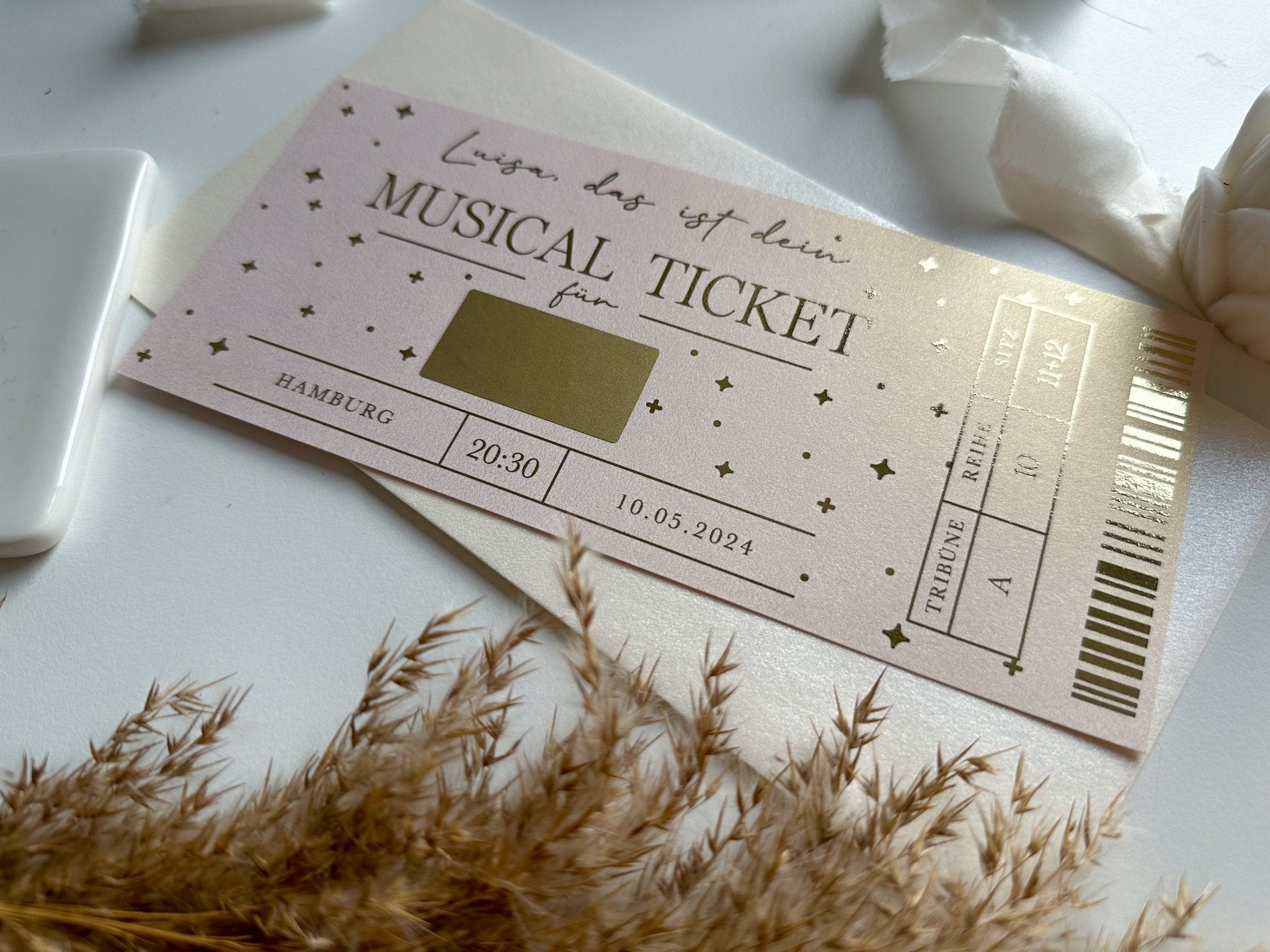 Musical Ticket Personalisierbar ROSÉ EDITION | Rubbelkarte | Eventgutschein | Musical Besuch | Der König der Löwen | Tarzan | Rubbellos - funkenschauer