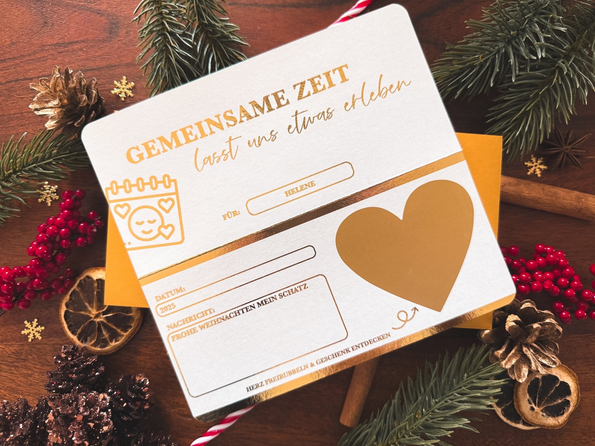 Die funkenschauer Rubbelkarte "ORIGINELLE WEIHNACHTSGESCHENKE" begeistert mit goldenem "Gemeinsame Zeit"-Schriftzug, festlichem Design und personalisiertem Gutschein - perfekt zum Verschenken gemeinsamer Aktivitäten zu Weihnachten.