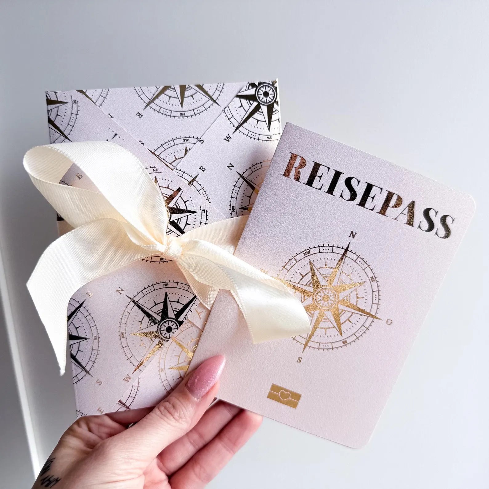 Give a holiday as a gift • Personalized passport as a travel voucher with envelope • Birthday gift • Travel voucher gift ideas • Scratch card (copy)