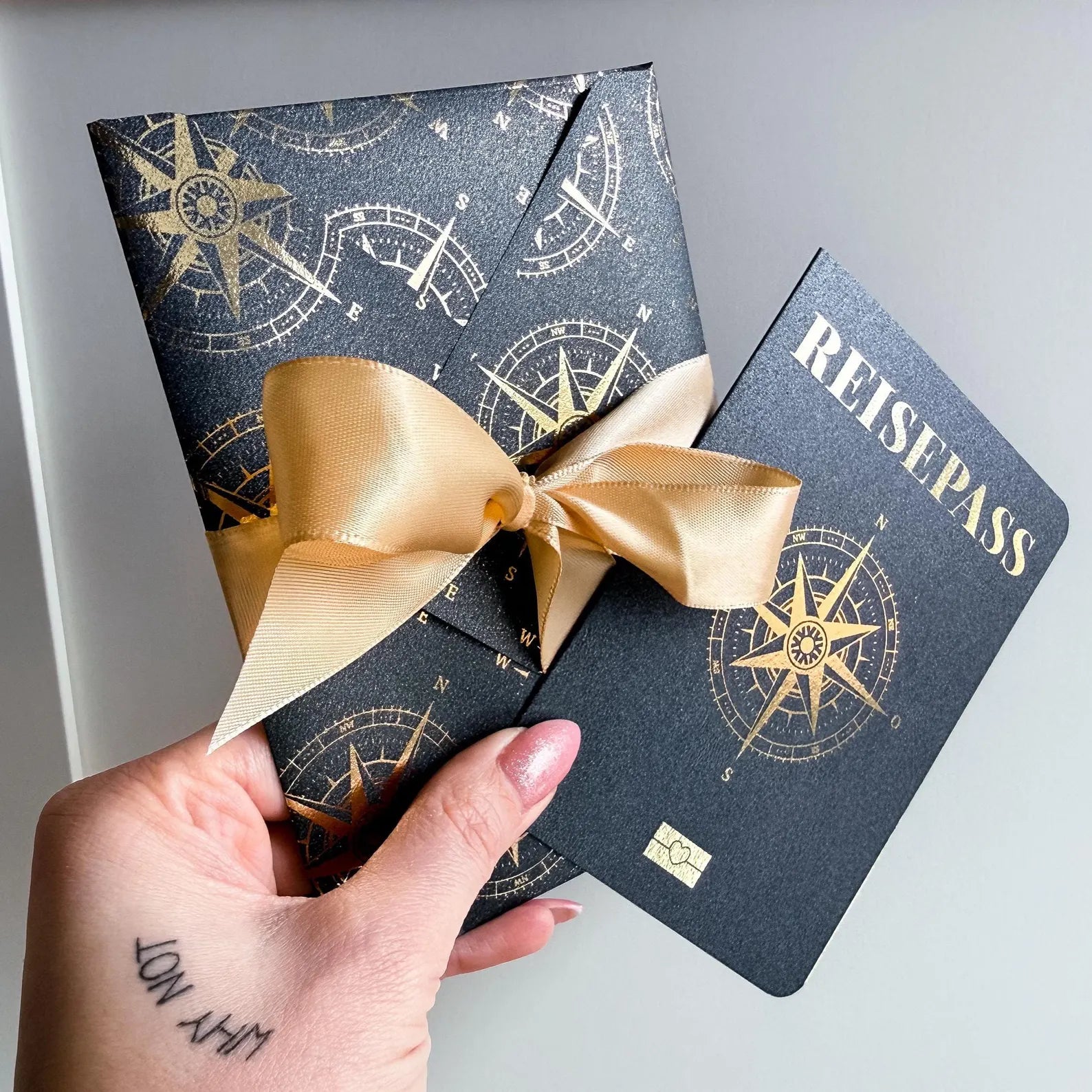 Give a holiday as a gift • Personalized passport as a travel voucher with envelope • Birthday gift • Travel voucher gift ideas • Scratch card (copy)