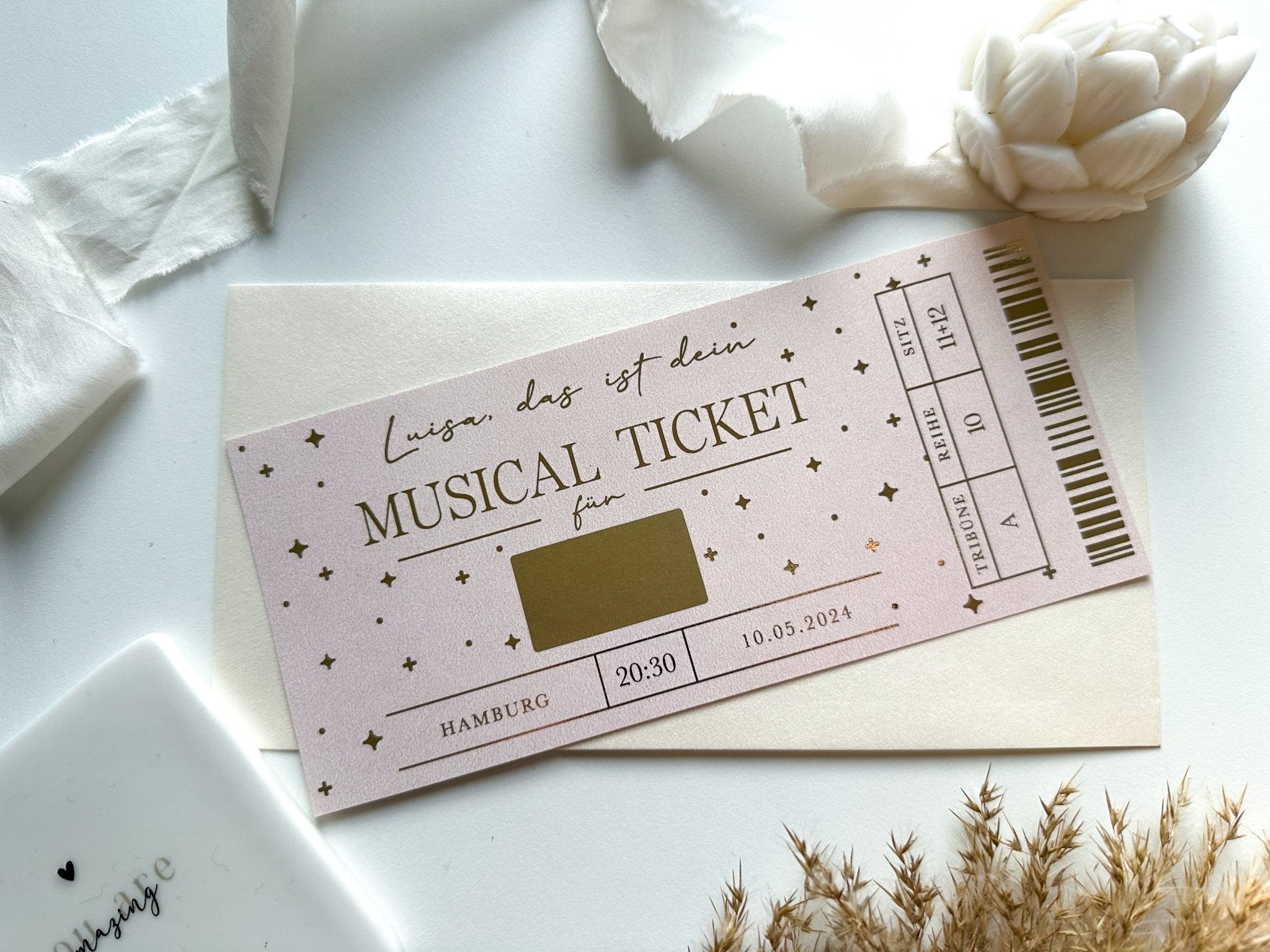 Musical Ticket Personalisierbar ROSÉ EDITION | Rubbelkarte | Eventgutschein | Musical Besuch | Der König der Löwen | Tarzan | Rubbellos - funkenschauer