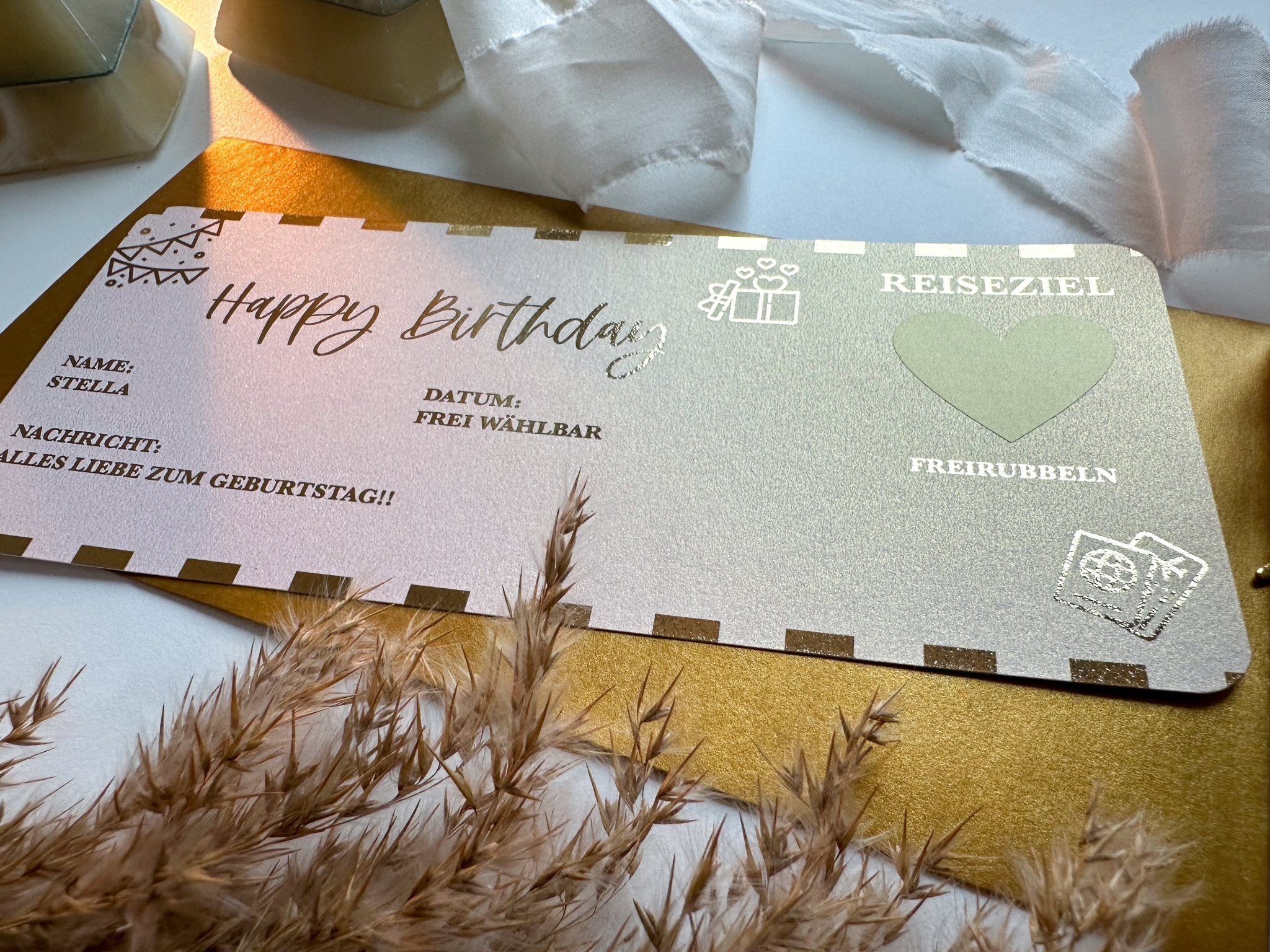 Reisegutschein Happy Birthday Personalisierbar ROSÉ GOLD PERLMUTT | Rubbelkarte | Geschenk für Reiseliebhaber | Überraschung | Bordkarte - funkenschauer