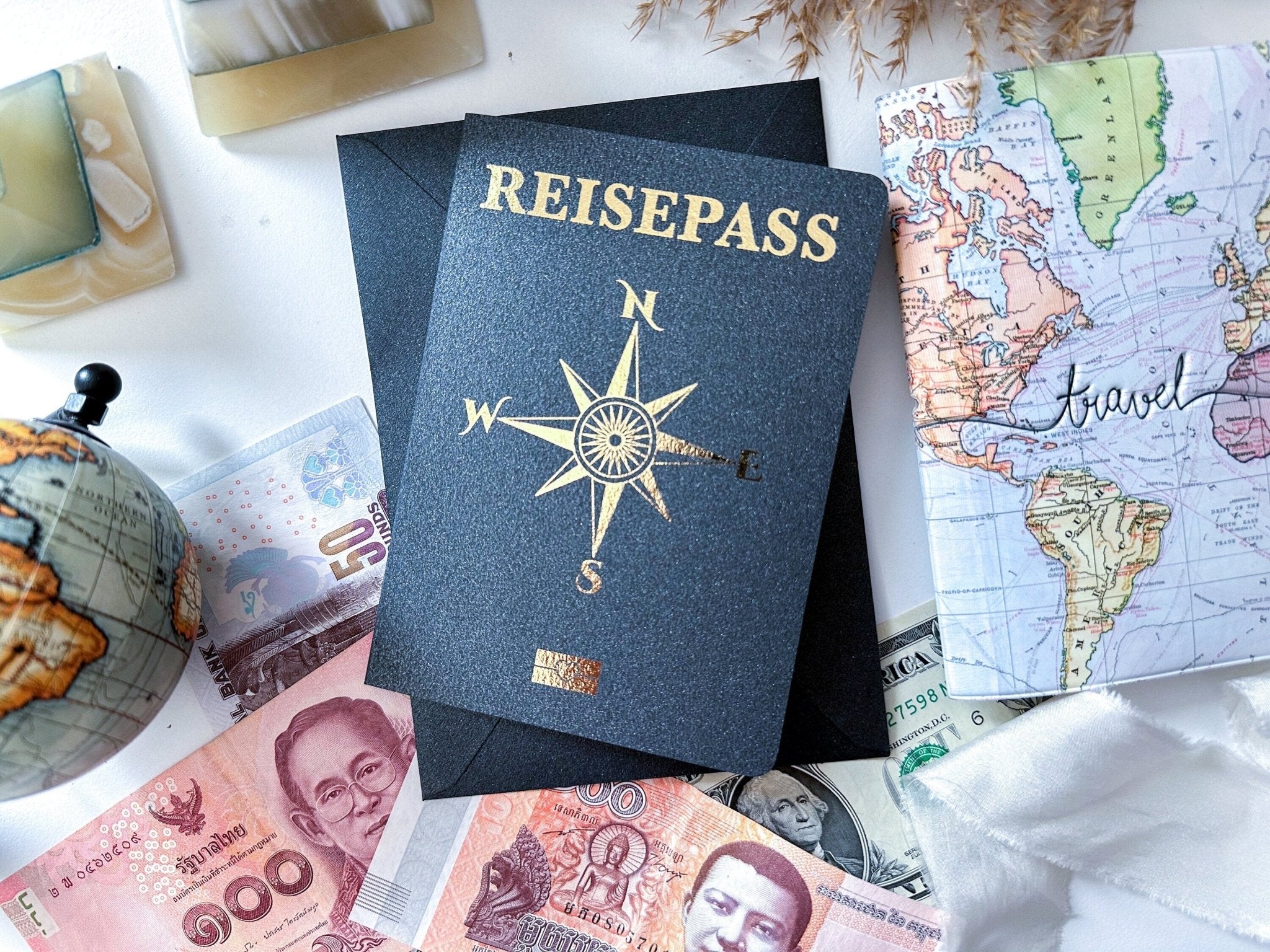 Reisepass Reisegutschein Schwarz Personalisierbar + Kuvert | Rubbelkarte | Geschenk Reiseliebhaber | Überraschungsreise | Passport - funkenschauer