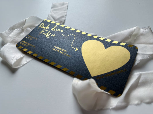 BLACK EDITION GOLD Reisegutschein Pack die Koffer Personalisierbar | Rubbelkarte | Geschenk für Reiseliebhaber | Überraschung | Bordkarte